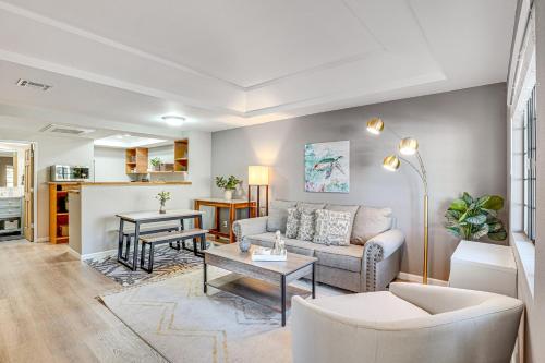 Pool and Hot Tub Updated Tucson Condo with Workspace — 4-Star Luxury Hotel in Tucson, United States