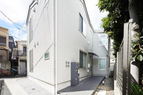 Home Suite Home Ikejiri Shibuya 1 Stop Sleek Confort with Washer and Dryer — 4-Star Luxury Hotel in Tokyo, Japan