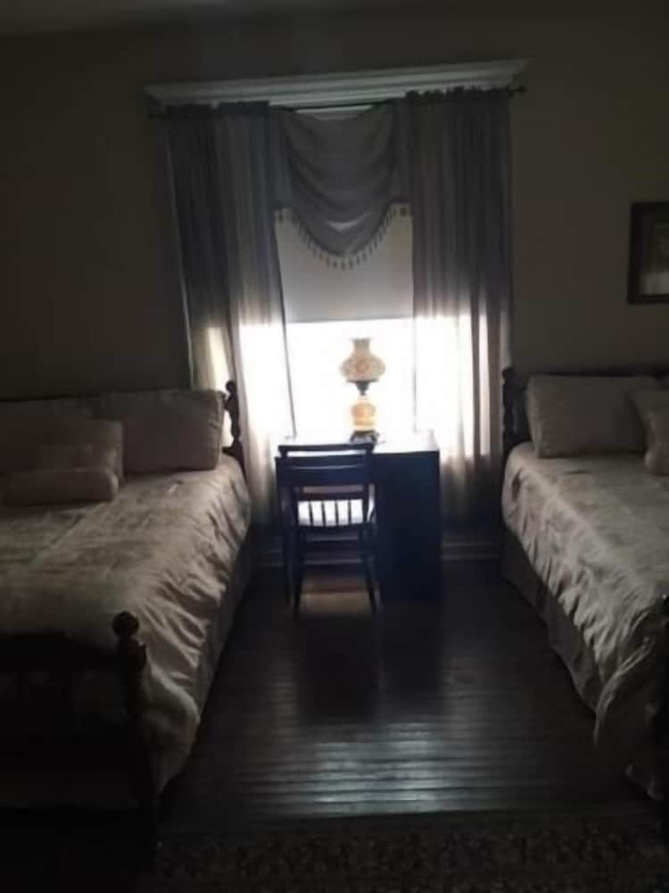 Victorian Charm Inn - photo 24