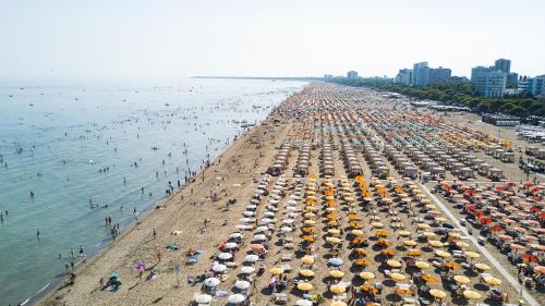 Villa Salvador — 4-Star Luxury Hotel in Lignano Sabbiadoro, Italy