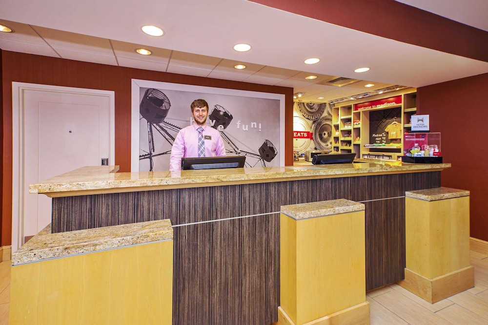 Hampton Inn & Suites Madison West - photo 3