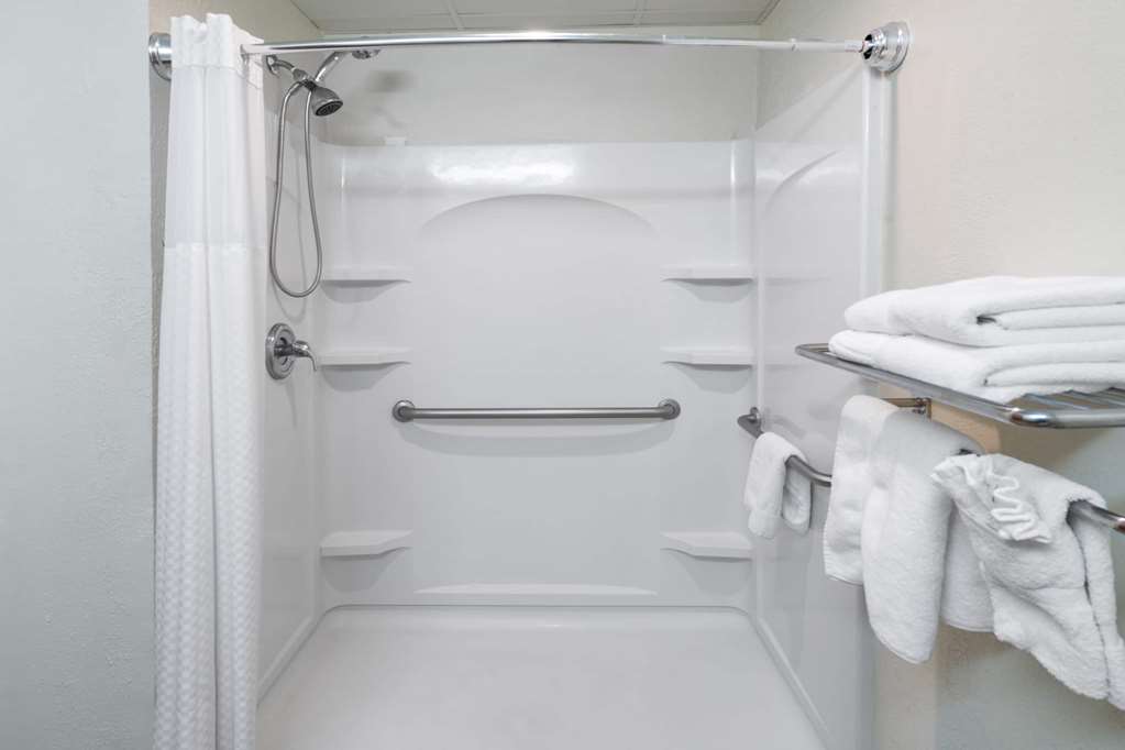 Red Roof Inn & Suites Hinesville - photo 20