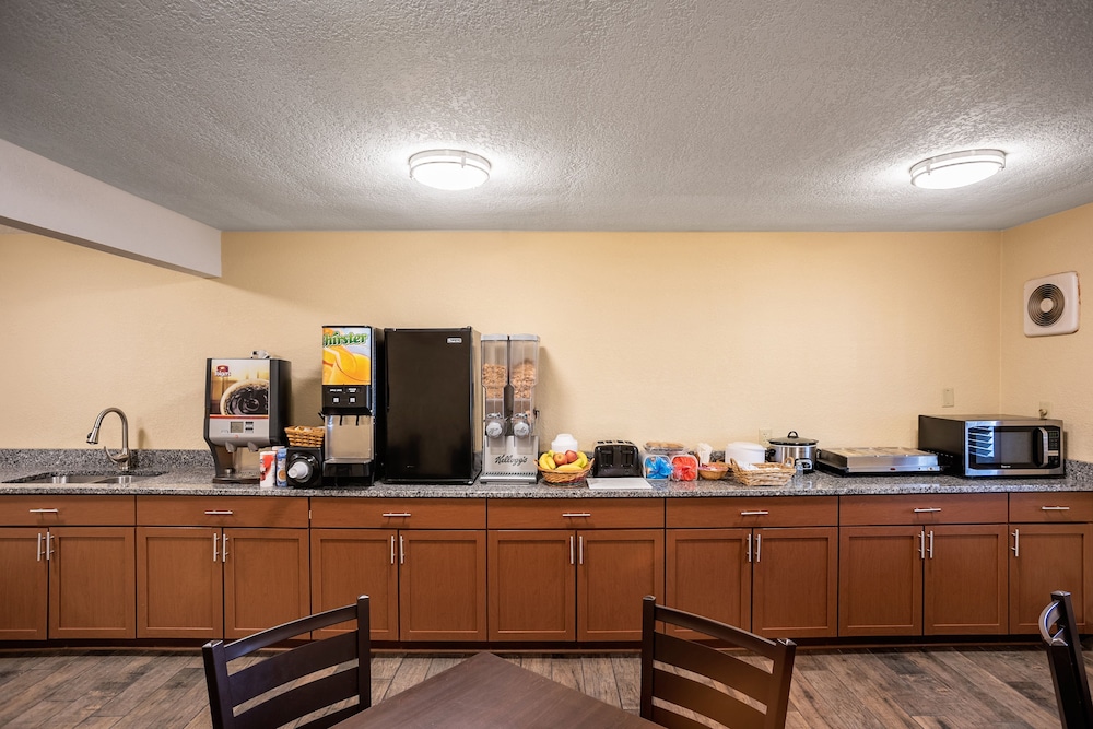 Red Roof Inn Des Moines - photo 25