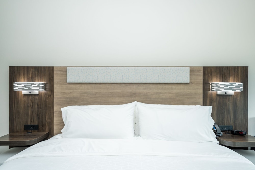 Holiday Inn Express & Suites Charlottesville by IHG - photo 41