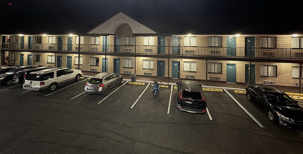 Red Carpet Inn Norwalk - photo 38