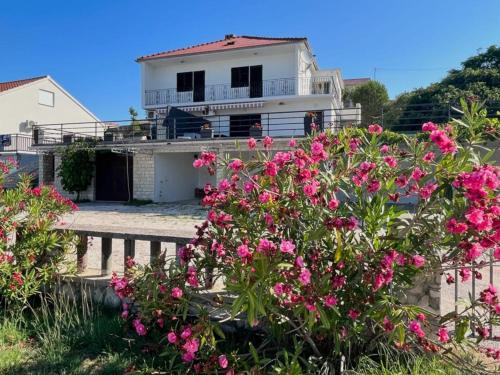 Apartments Sea View — 4-Star Luxury Hotel in Razanac, Croatia