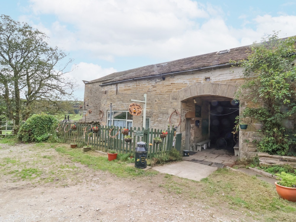 Moldy Warp Barn — Keighley