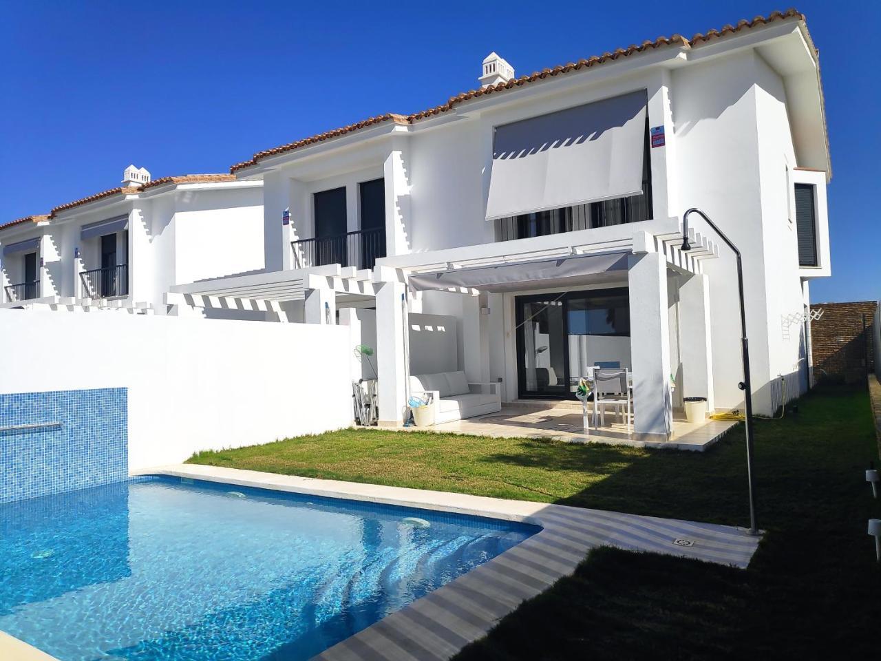 Pareado Con Piscina En El Rompido — hotel in Cartaya