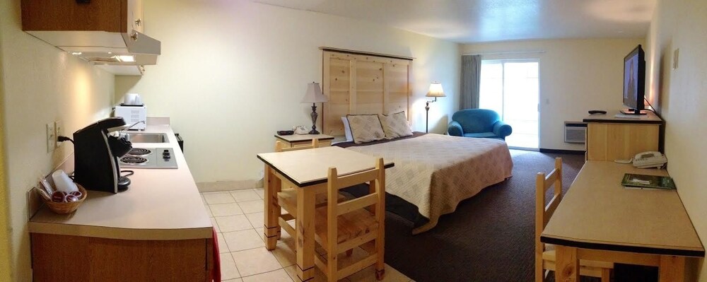 Sisters Inn And Suites - photo 12
