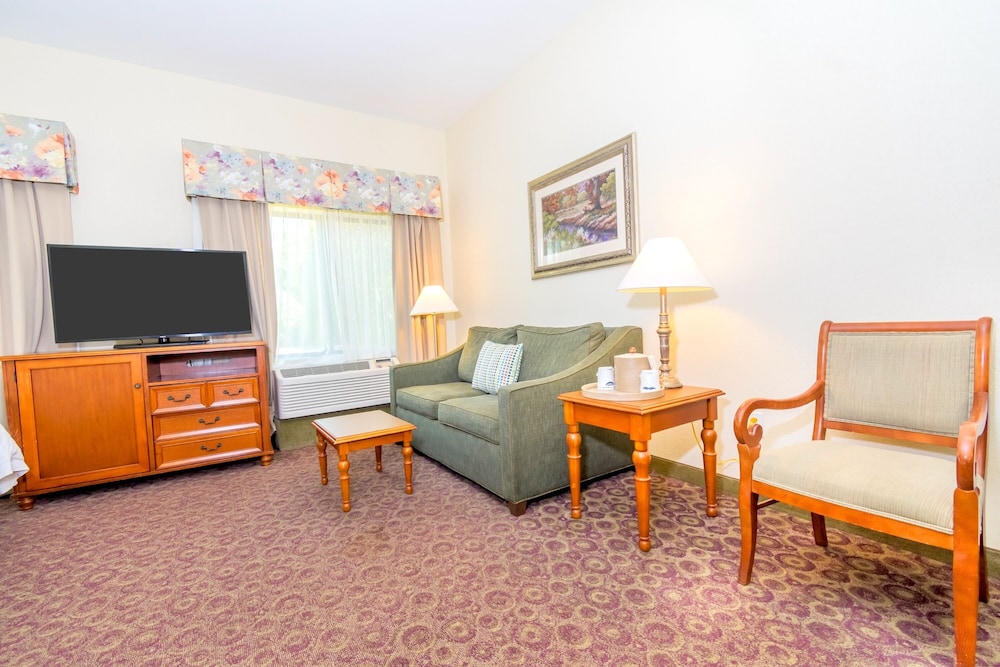 Hampton Inn and Suites College Station - photo 42