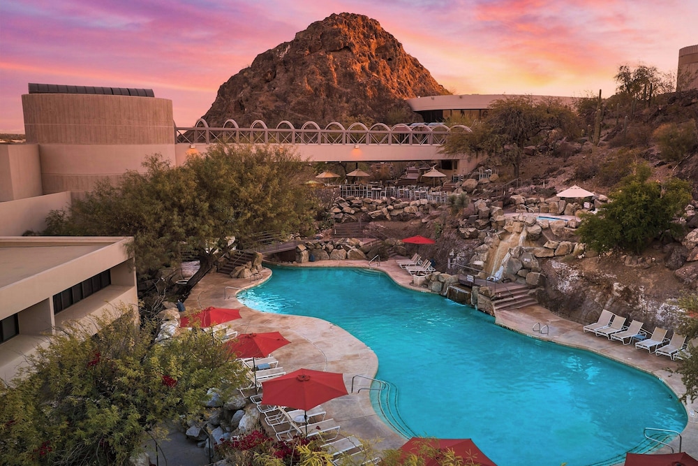 Marriott Phoenix Resort Tempe at The Buttes - carbon neutral hotel in Tempe