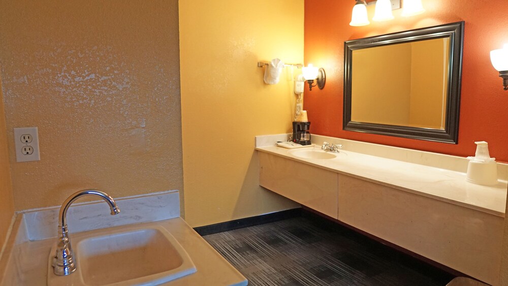 Travel Plaza Inn - photo 37