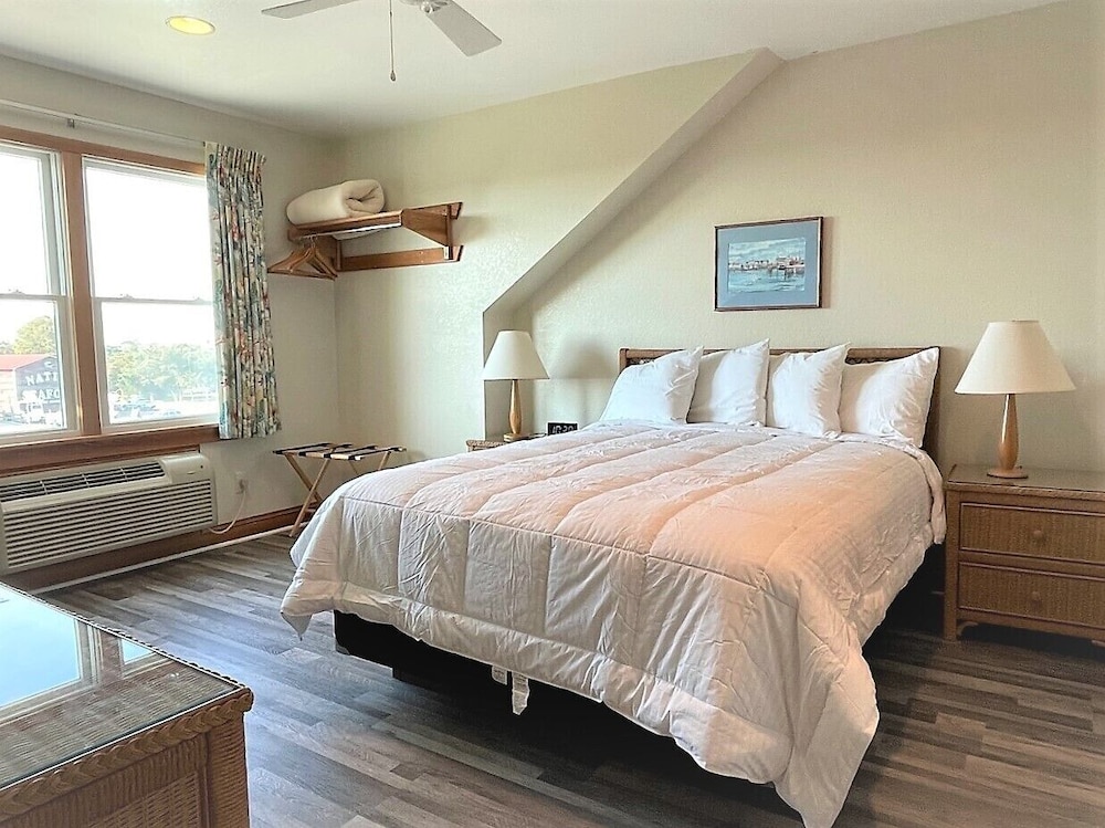 Pony Island Inn - photo 24