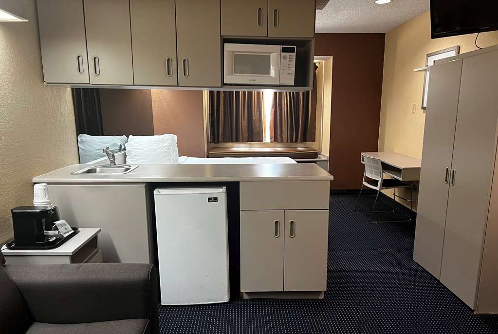 Microtel Inn & Suites by Wyndham Houston - photo 12