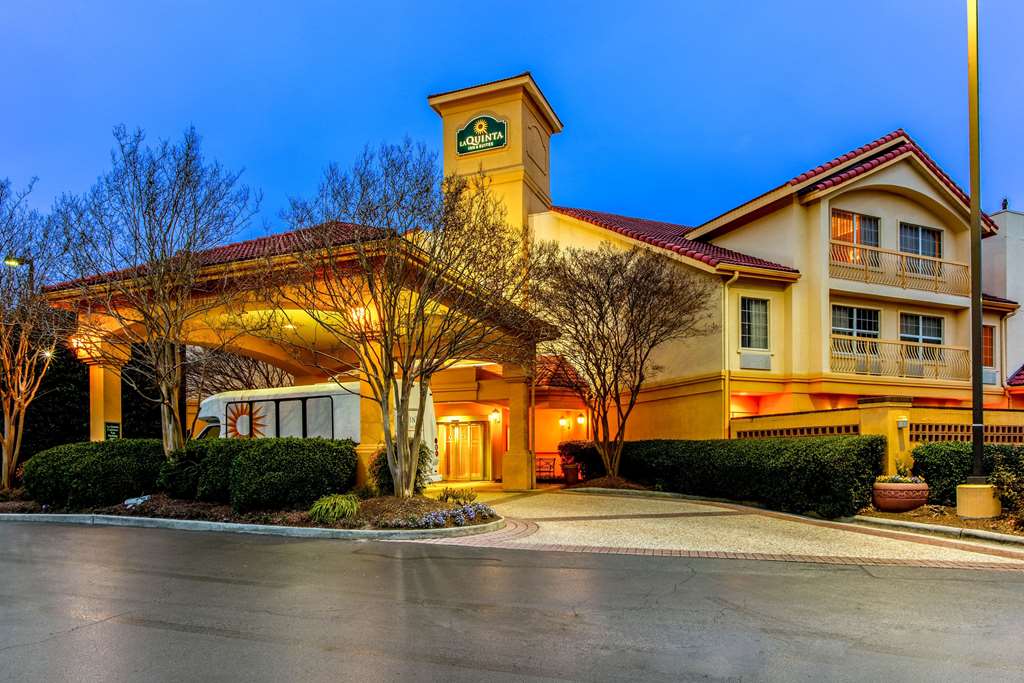 La Quinta Inn & Suites by Wyndham Raleigh Durham Intl AP - photo 5