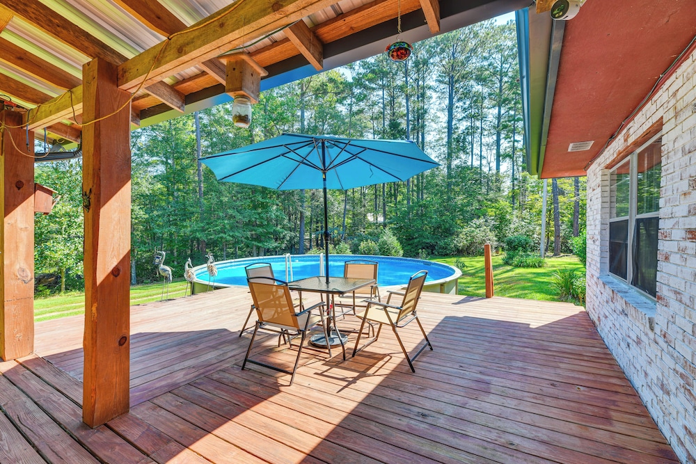 Pool Deck Pond View Getaway In Newnan — Newnan