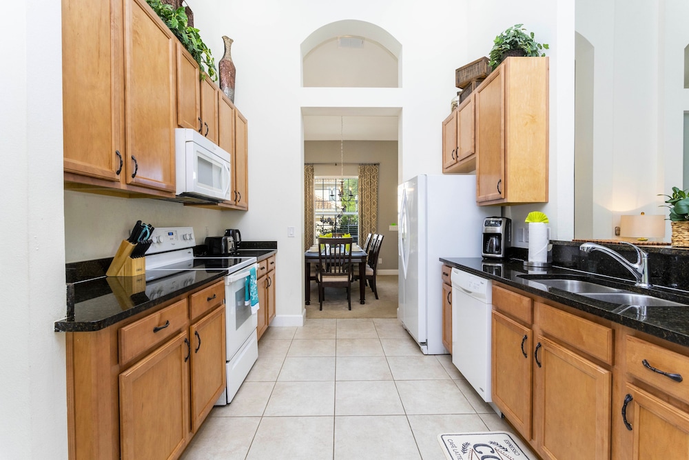 Gorgeous 4Bd with Pool @ 4072 Solterra Resort Davenport - photo 17