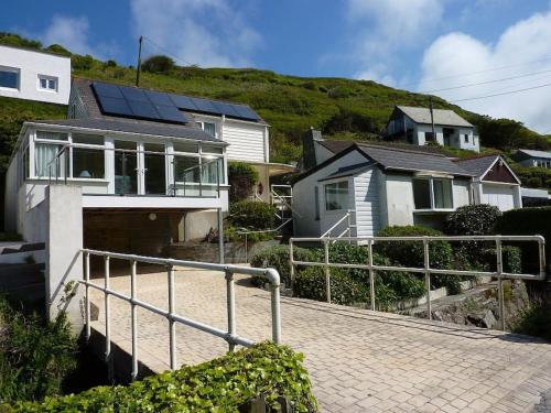 Tides Reach Trebarwith Strand North Cornwall Sleeps 4 6 in Tintagel, United Kingdom