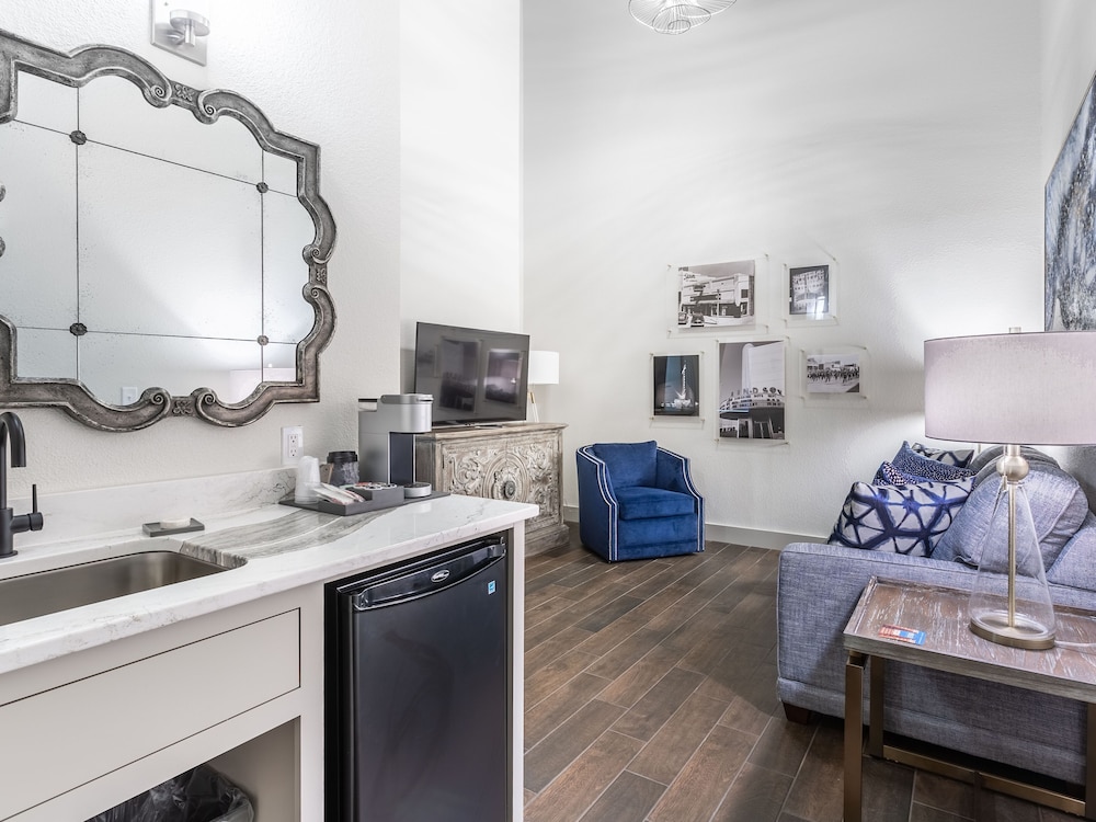 Millsap Suites by Pioneer Pocket Hotel - photo 10