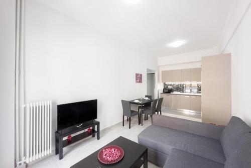 New Spacious & Stylist Apt — 4-Star Luxury Hotel in Piraeus, Greece