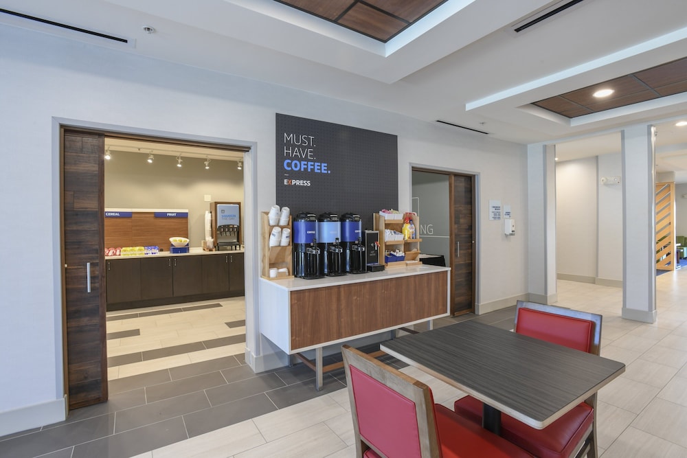 Holiday Inn Express Hotel & Suites Richwood Cincinnati South by IHG - photo 40