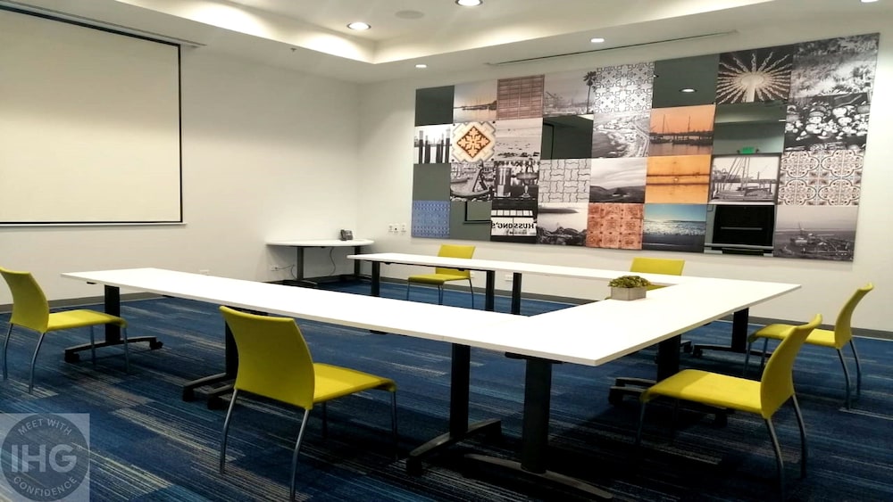 Holiday Inn Express & Suites Ensenada Centro by IHG
