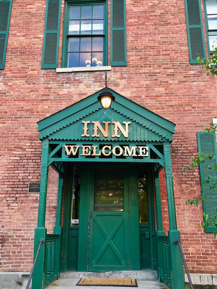Rogues Harbor Inn - photo 53