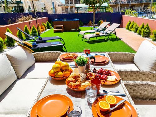 Lemon Terraced House — 4-Star Luxury Hotel in Playa Del Ingles, Spain