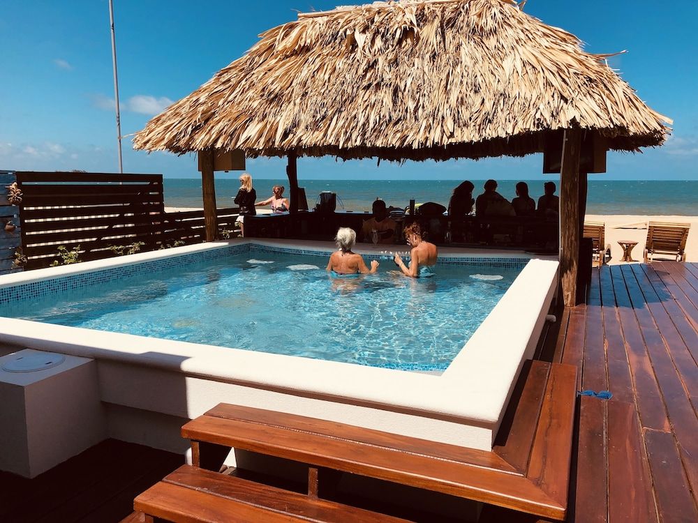 Ocean Breeze - carbon neutral hotel in Placencia