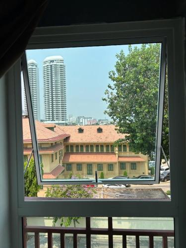 Casa Picasso Near Chabad House