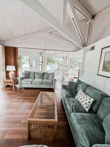 Treetop Village 2Bed2BathPoolsDock6 8PP — hotel in Four Seasons