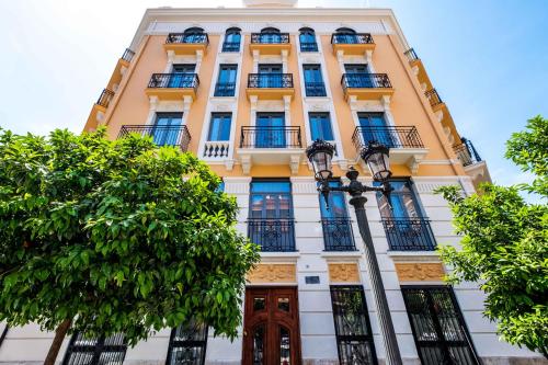 New and Modern Apartment with Comfy Beds — 4-Star Luxury Hotel in Valencia, Spain