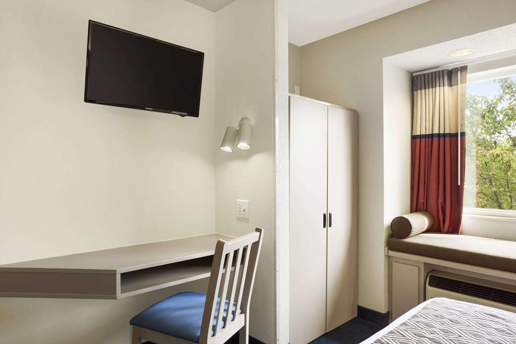 Microtel Inn by Wyndham Louisville East - photo 10