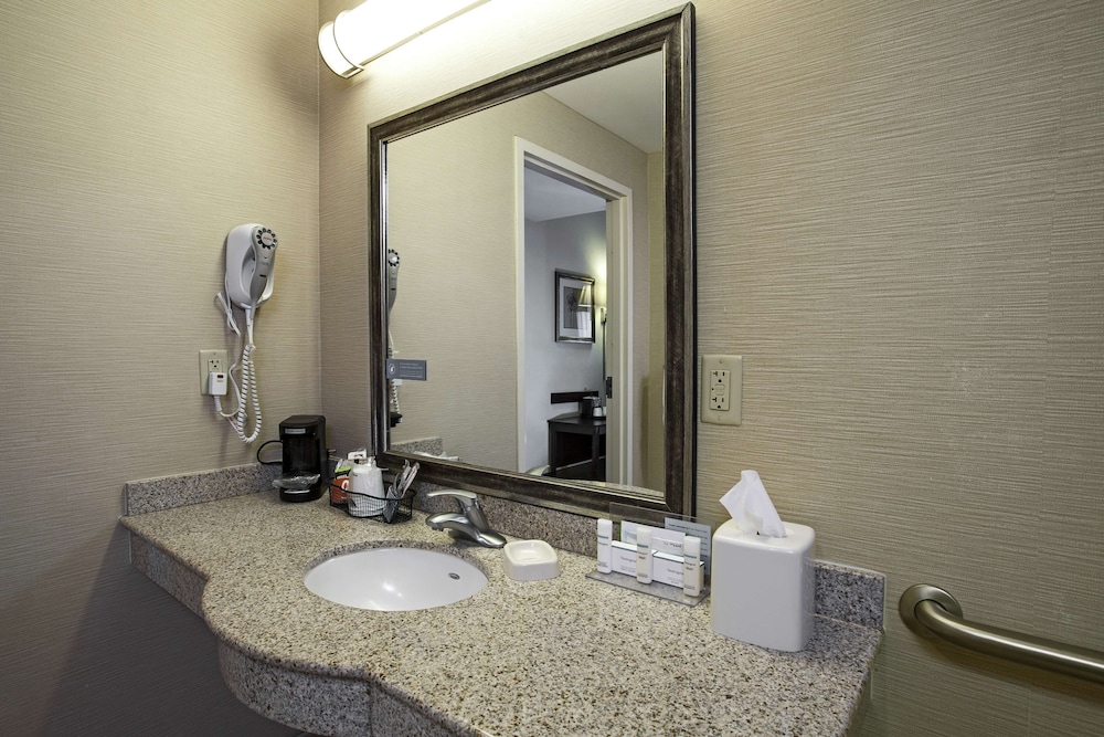 Hampton Inn & Suites Prescott Valley - photo 32