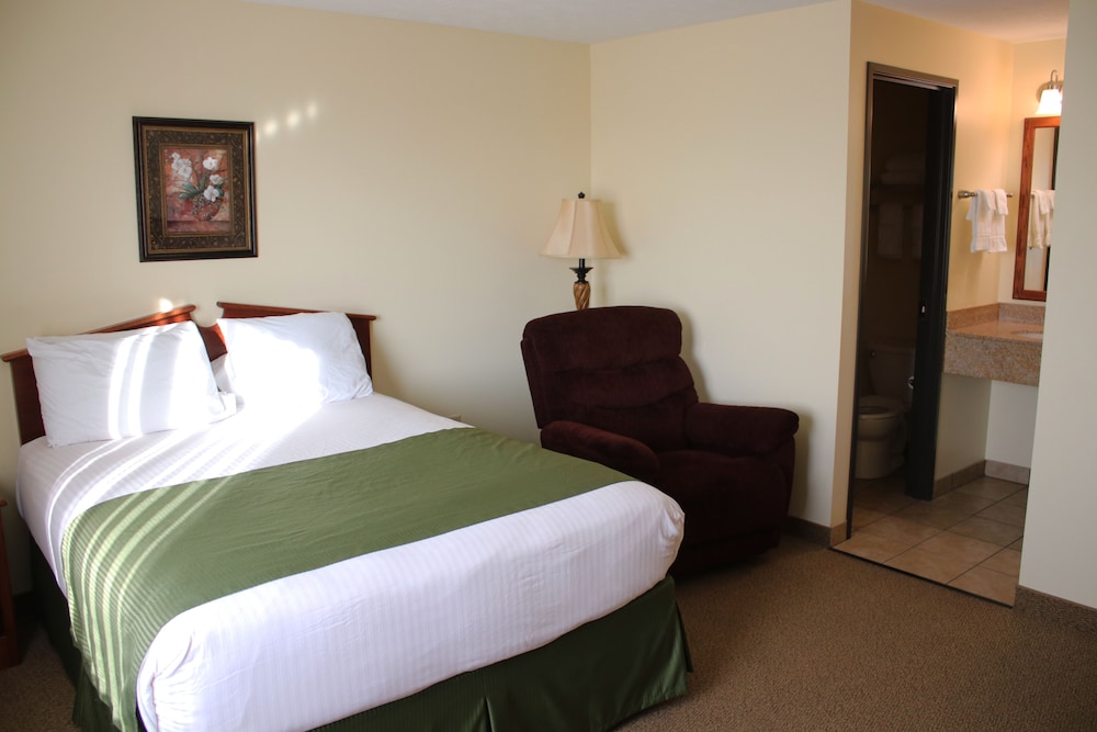 Edgewood Hotel & Suites - photo 20