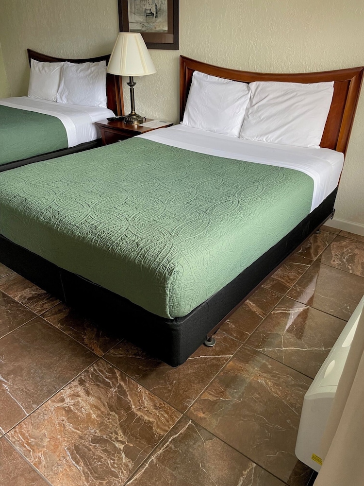 Champions Inn - photo 6