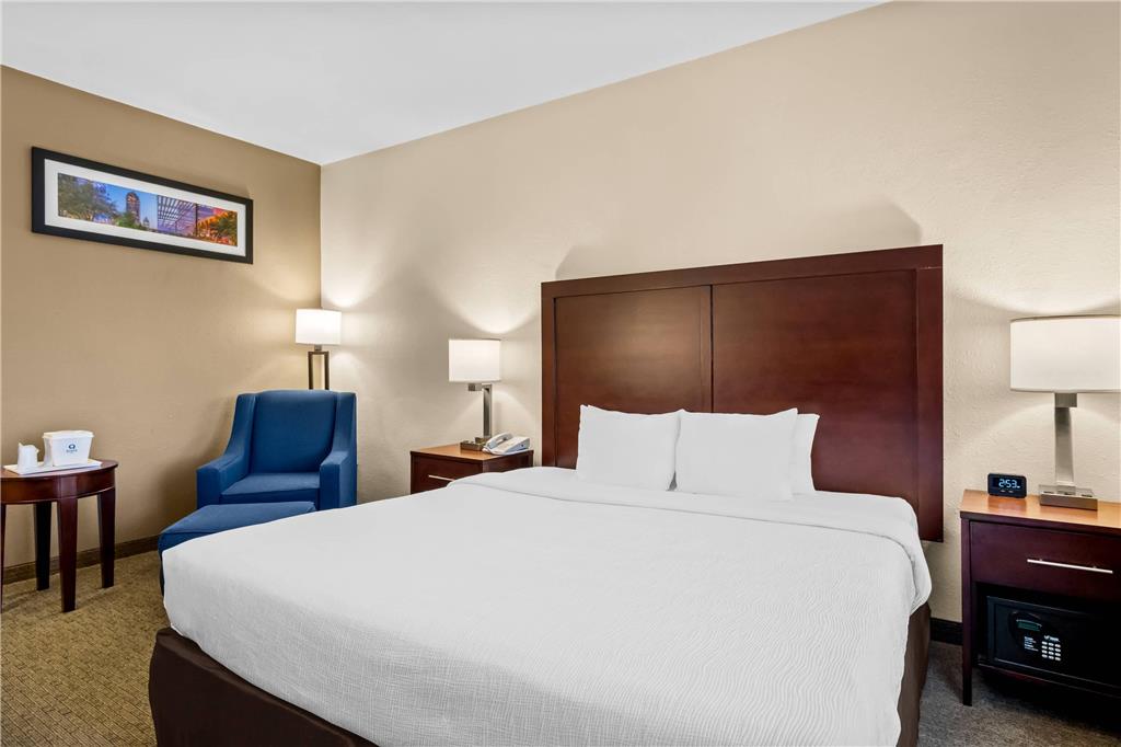 Quality Suites Irving Las Colinas in Irving, United States