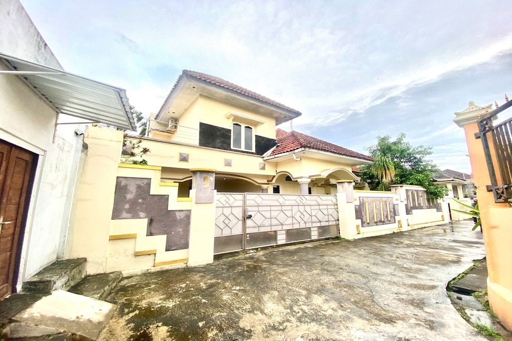 Hotel O Kenzie Bunkbed Syariah in Klaten, Indonesia