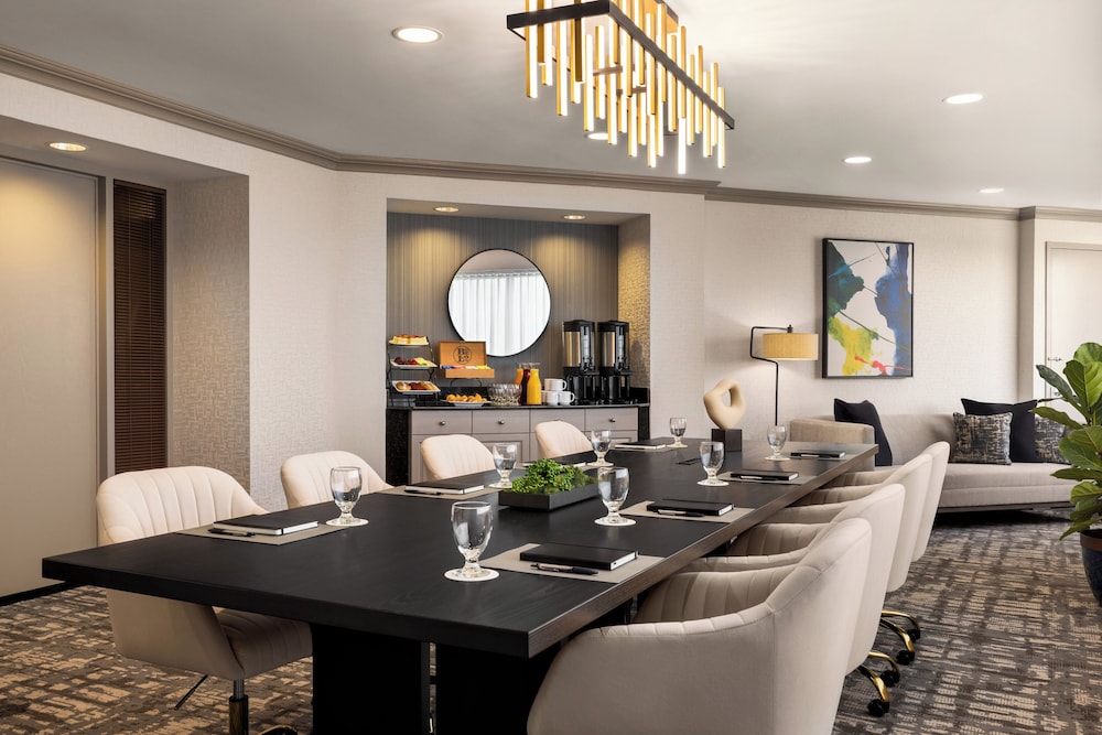 Crowne Plaza Edison by IHG - photo 30