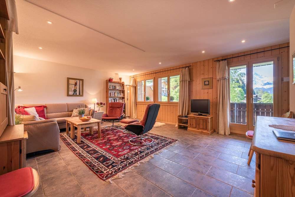 Roossi Huus 3 — 4-Star Luxury Hotel in Lauterbrunnen, Switzerland