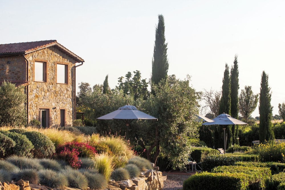 Casale Sterpeti — 4-Star Luxury Hotel in Magliano In Toscana, Italy