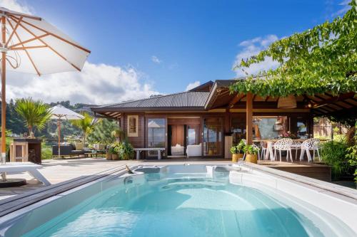 Villa Manuiti balinese luxury home private swim SPA ocean view OFYR BBQ KoÏ pond — 4-Star Luxury Hotel in Punaauia, French Polynesia