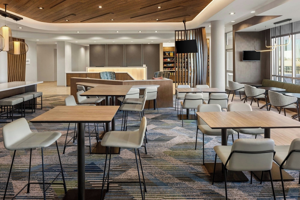 Springhill Suites BY Marriott Bettendorf - photo 2