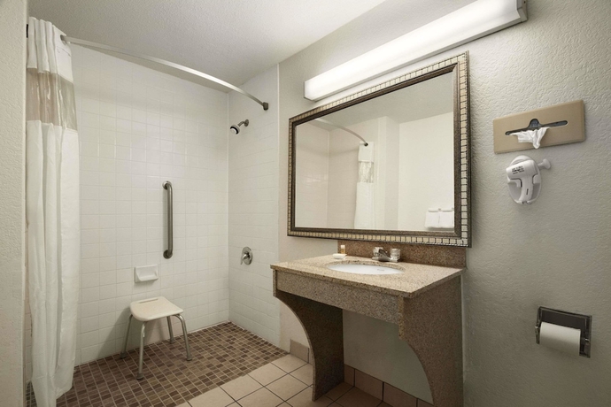 Days Inn by Wyndham Port Royal Near Parris Island - photo 10