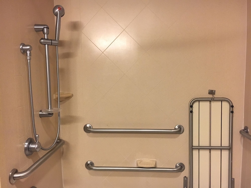 Hampton Inn & Suites Chesapeake Battlefield Blvd. - photo 23
