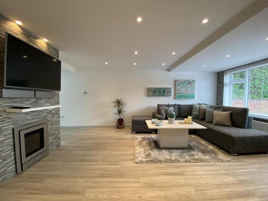 Modern 3 Bedroom villa 3 Parking Spaces WiFi — 4-Star Luxury Hotel in Oxford, United Kingdom