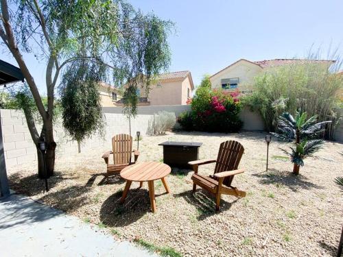 Stylish Cozy Townhouse with King Bed & Parking Near Arizona State University Mill Avenue & Tempe Downtown — 4-Star Luxury Hotel in Tempe, United States
