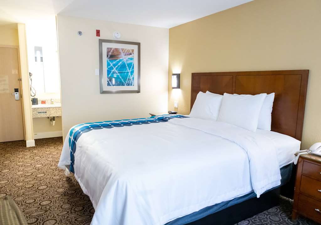 Days Inn By Wyndham College Park Atlanta Airport South - photo 25