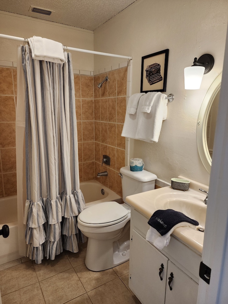 Butterfield Inn Main Street Cottages - photo 42