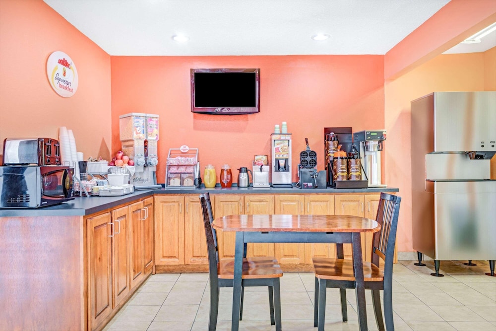 Super 8 by Wyndham Raleigh - photo 18